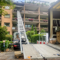 großer-Lift-an hebebuehne-vom-lkw